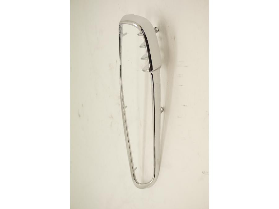 Framsidan på Vattenkyldekor från en H-D V-Rod 1130 -2003 motorcykel.