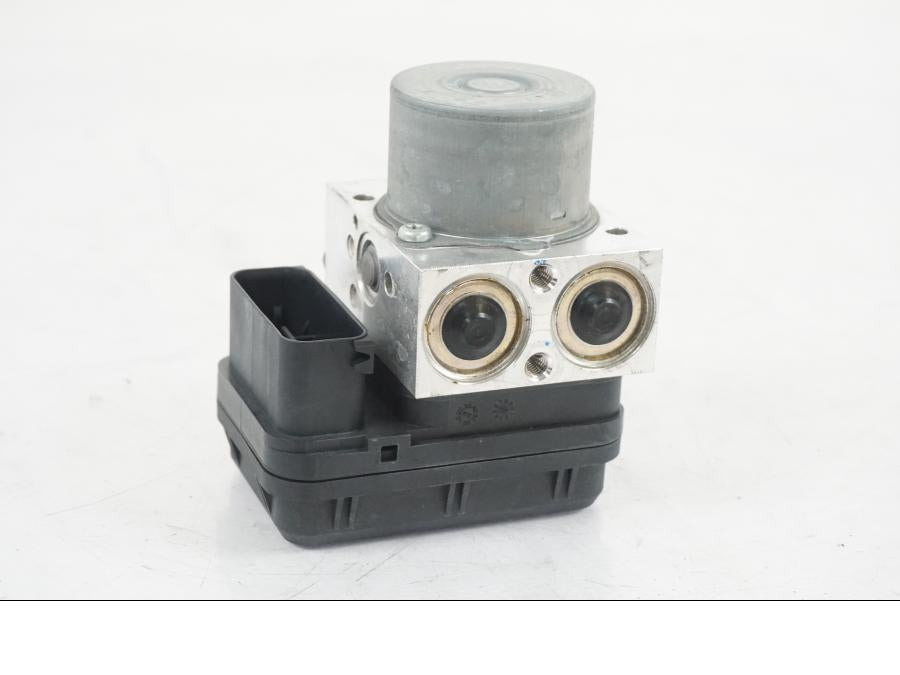 Baksidan på ABS Modulator från en Yamaha MT-07 -2019 motorcykel.