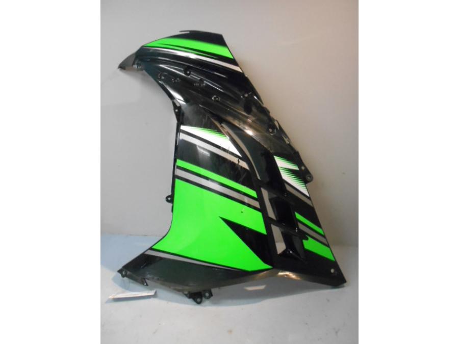 Framsidan på Sidkåpa från en Kawasaki Ninja 300 -2013 motorcykel.