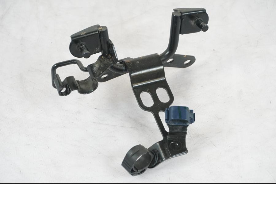 Höger sida på Strålkastarfäste från en Kawasaki Z 900 -2019 motorcykel.