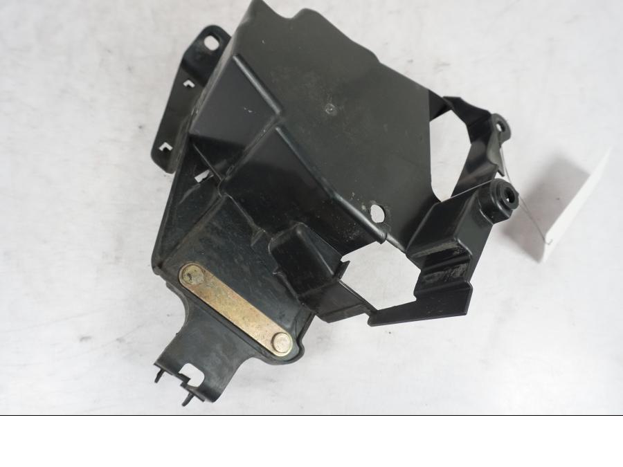 Baksidan på Plast från en Honda VT 600 C -1998 motorcykel.