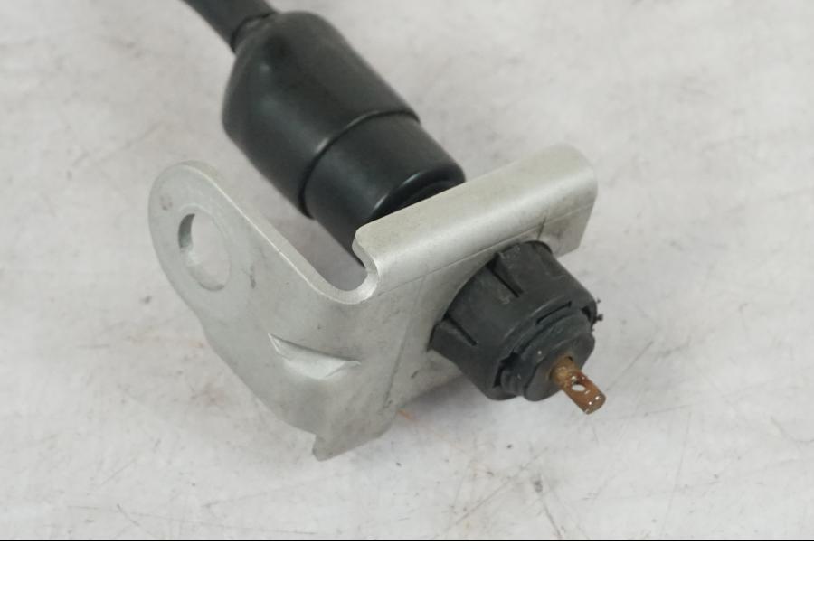 Baksidan på Bromsljuskontakt från en Triumph Daytona 955I -2000 motorcykel.