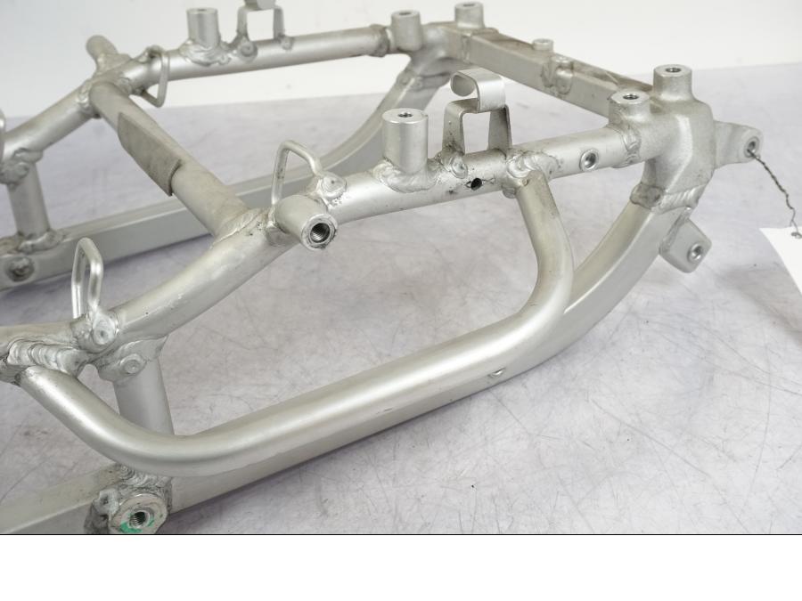 Höger sida på Bakram från en Suzuki GSX 1300 RX -1999 motorcykel.