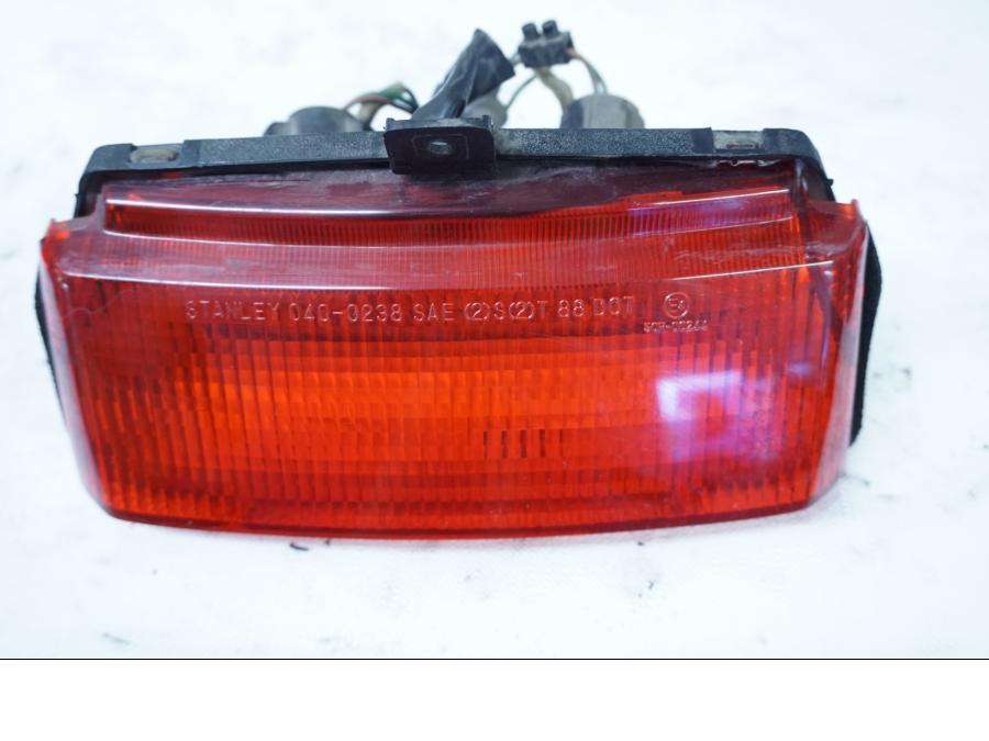 Framsidan på Baklampa från en Honda VFR 750 -1992 motorcykel.