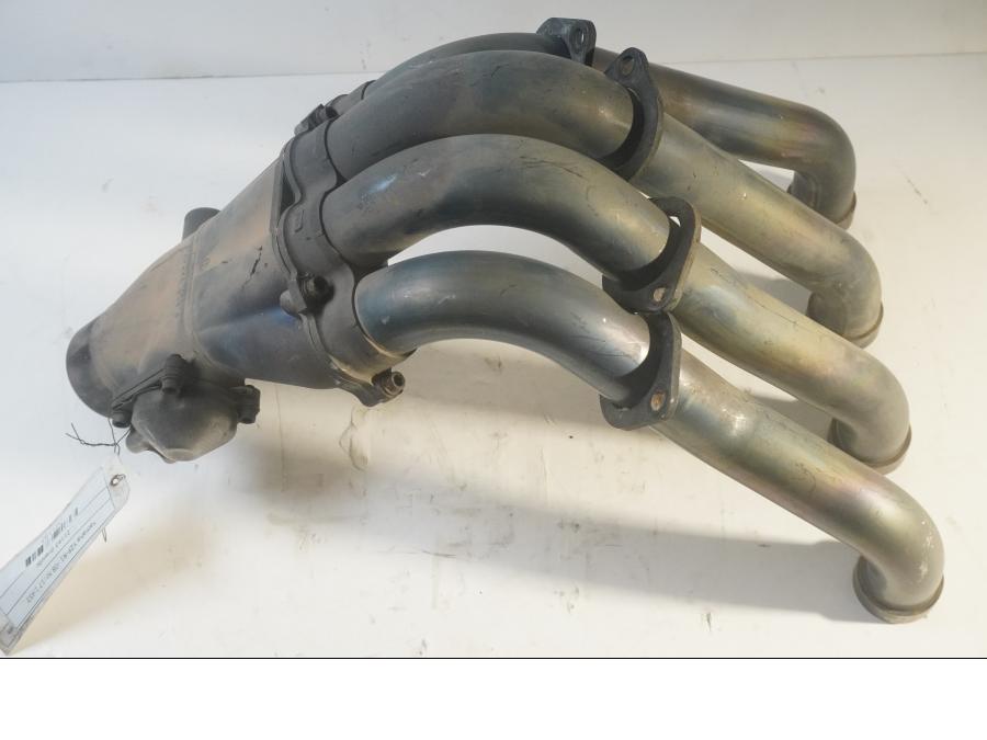 Baksidan på Grenrör från en Yamaha YZF 1000 R1 -2008 motorcykel.