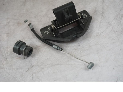 Höger sida på Sadellåsmekanism från en BMW F 800 R -2018 motorcykel.