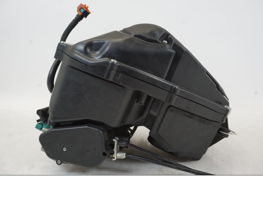 Vänster sida på Luftburk från en Yamaha YZF 1000 R1 -2009 motorcykel.