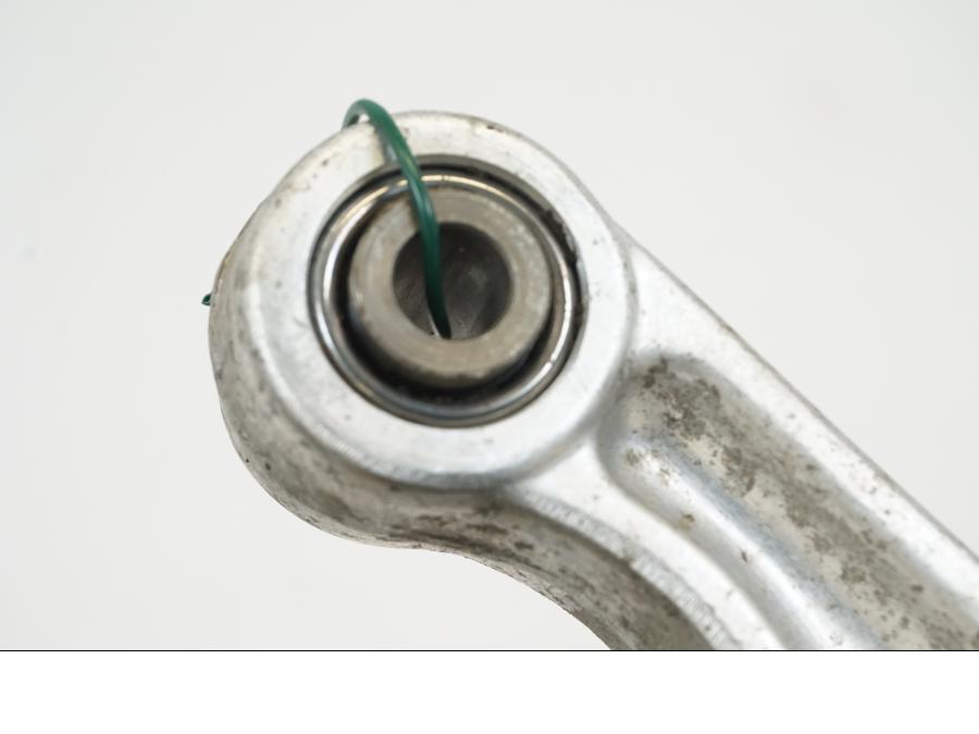 Extrabild2 på Stötdämparlänkage från en Suzuki GSX 600 F -2000 motorcykel.