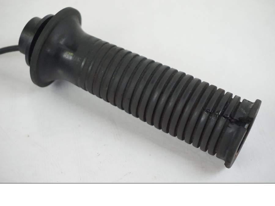 Snett nerifrån på Gasrulle från en BMW F 650 CS -2002 motorcykel.