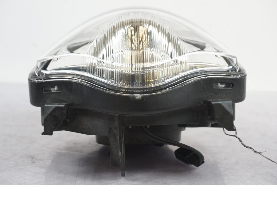 Snett uppifrån på Strålkastare från en Suzuki GSF 1250 -2010 motorcykel.