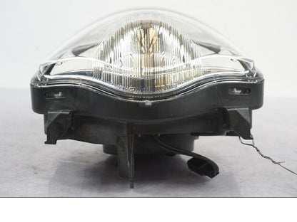 Snett uppifrån på Strålkastare från en Suzuki GSF 1250 -2010 motorcykel.