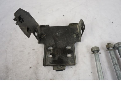 Vänster sida på Skruv / Mutter etc från en BMW R 1150 GS -2002 motorcykel.