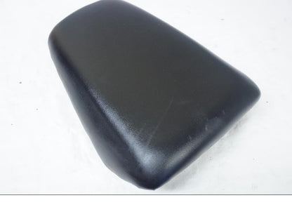 Baksidan på Sadel från en Honda CBR 125 R -2004 motorcykel.