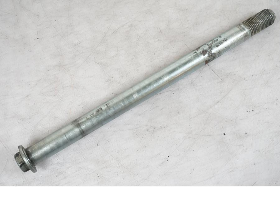 Framsidan på Axel från en Suzuki SV 650 -1999 motorcykel.