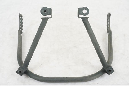 Höger sida på Vindrutefäste från en Triumph Tiger Explorer -2013 motorcykel.