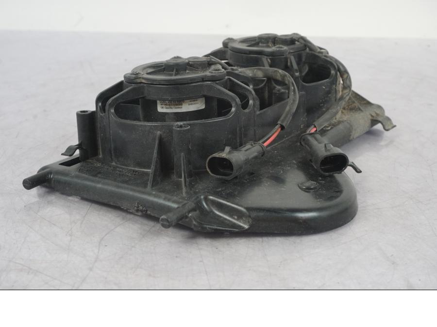 Vänster sida på Vattenkylfläkt från en KTM 1290 Super Adventure R -2018 motorcykel.