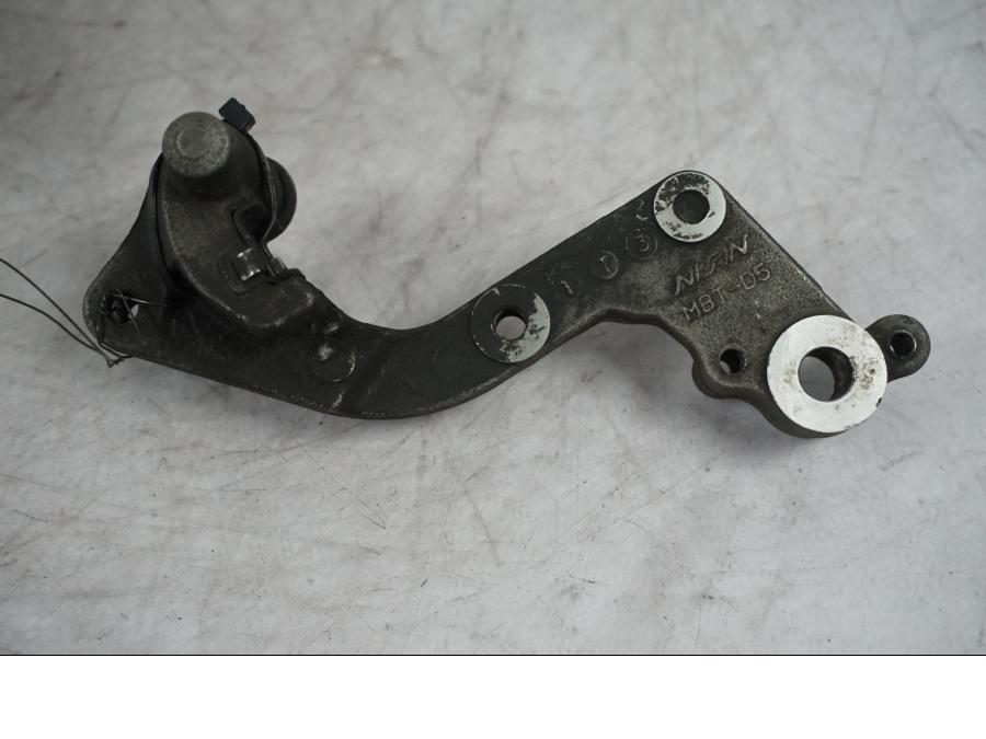 Framsidan på Bromsoksfäste från en Honda VFR 1200 -2012 motorcykel.