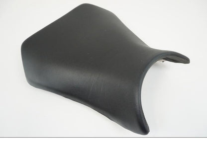 Baksidan på Sadel från en Yamaha YZF 1000 R1 -2002 motorcykel.