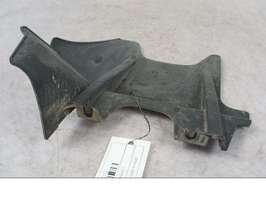 Vänster sida på Stänkskydd från en BMW K 1600 GTL -2015 motorcykel.