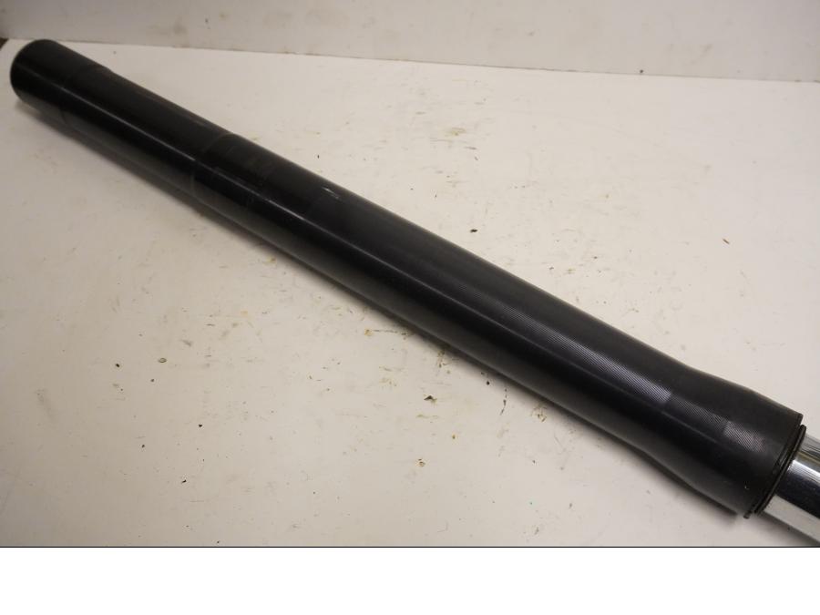 Höger sida på Gaffelben från en KTM 640 Duke -2006 motorcykel.