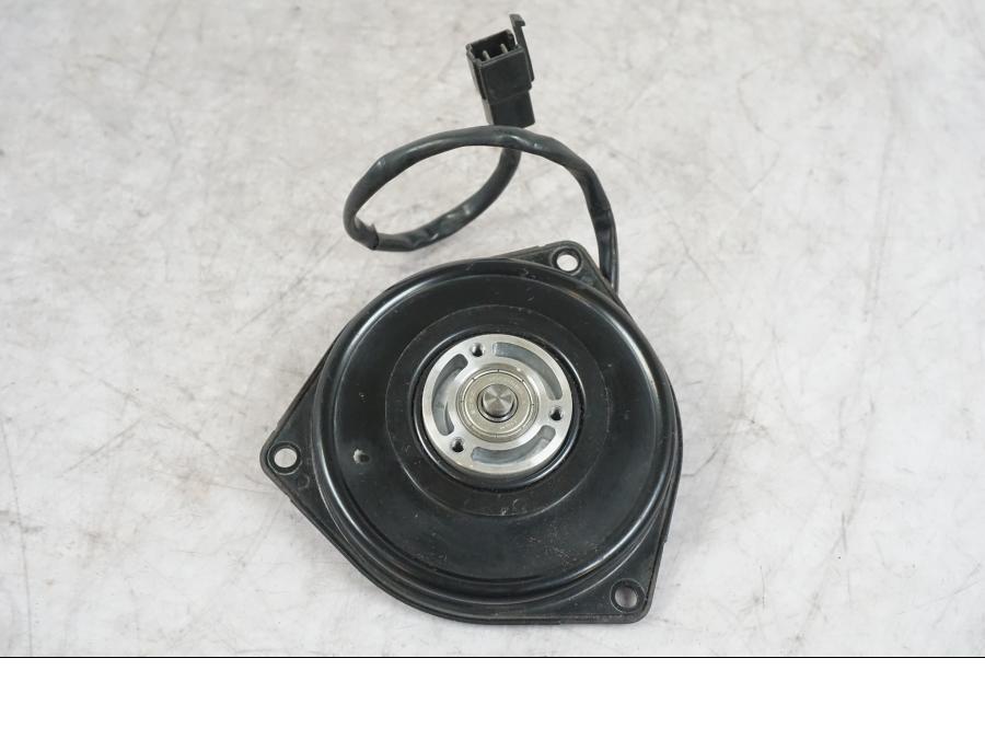 Framsidan på Vattenkylfläkt från en Kawasaki ZX-6R -2006 motorcykel.