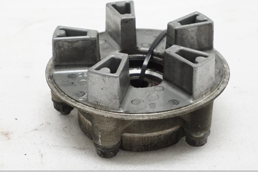 Baksidan på Drevfäste från en Honda XL 1000 V -2008 motorcykel.