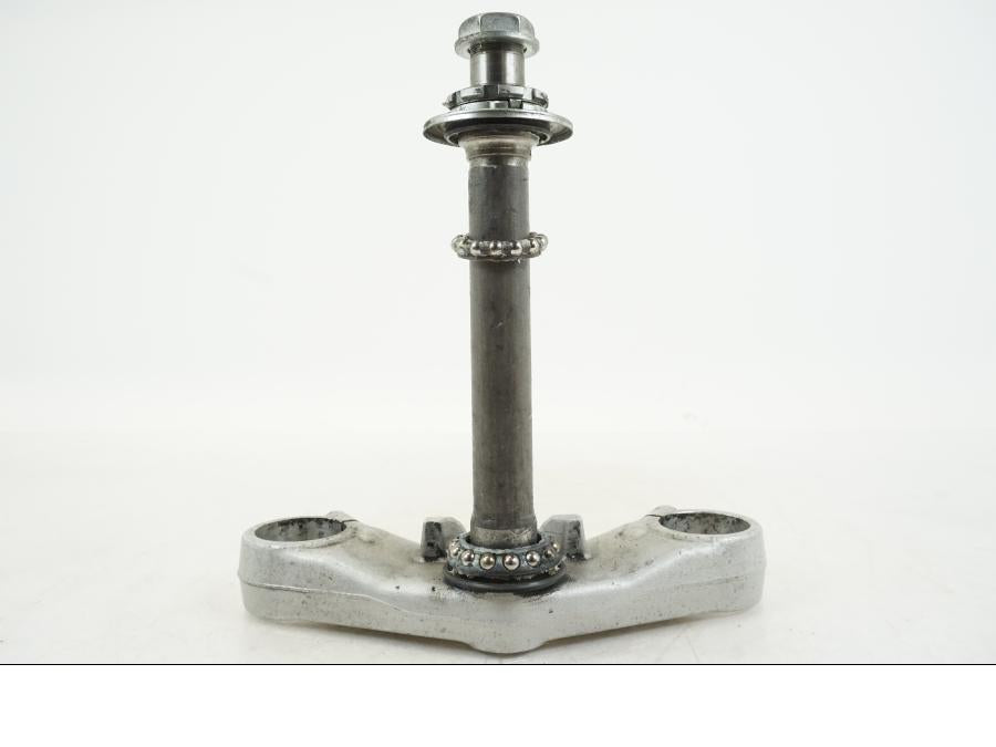 Framsidan på Gaffelkrona från en Honda ST 1300 -2002 motorcykel.