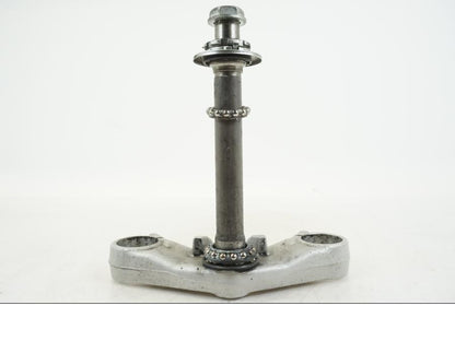 Framsidan på Gaffelkrona från en Honda ST 1300 -2002 motorcykel.