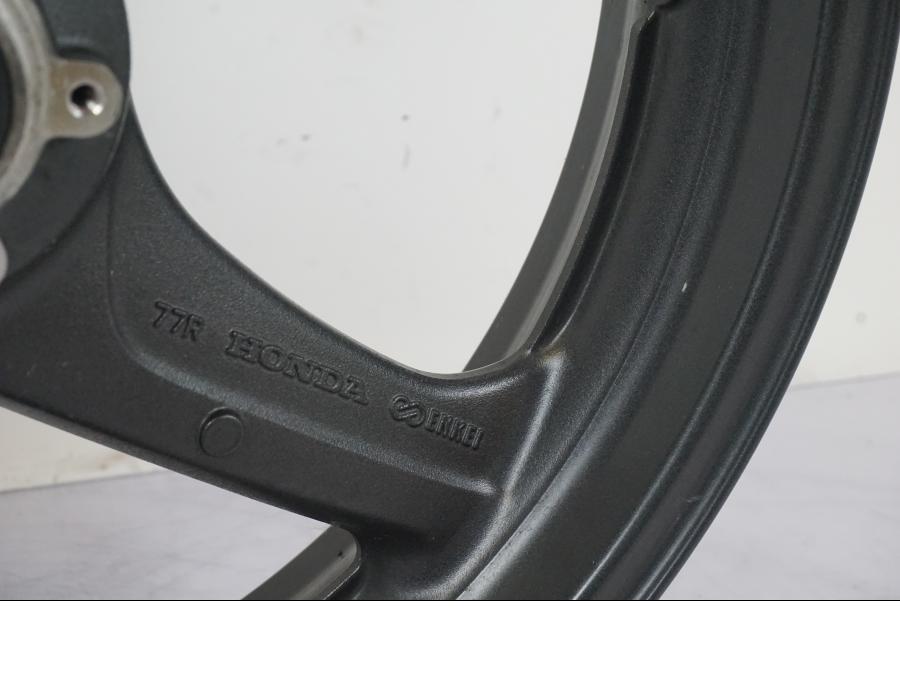 Extrabild3 på Fälg från en Honda VTR 1000 F -1997 motorcykel.