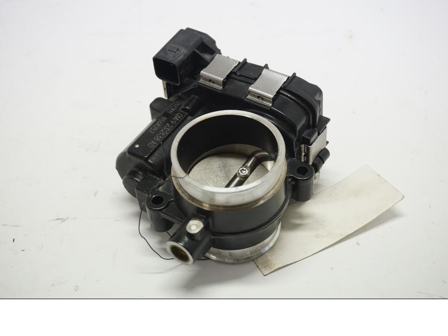 Höger sida på Spjällhus från en BMW R 1250 GS -2019 motorcykel.