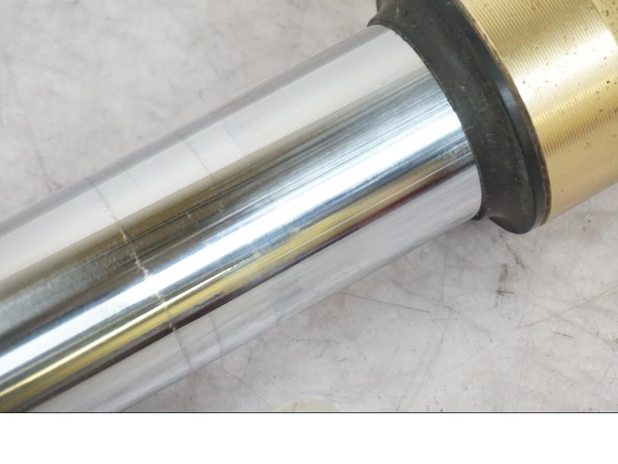 Extrabild3 på Gaffelben från en Triumph Tiger -2009 motorcykel.