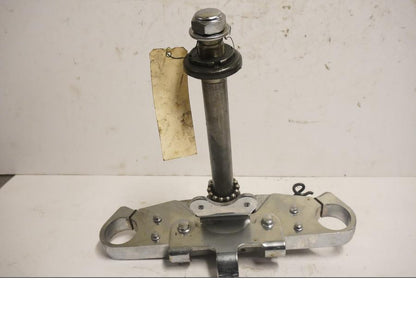 Framsidan på Gaffelkrona från en Honda VT 1100 C -1999 motorcykel.