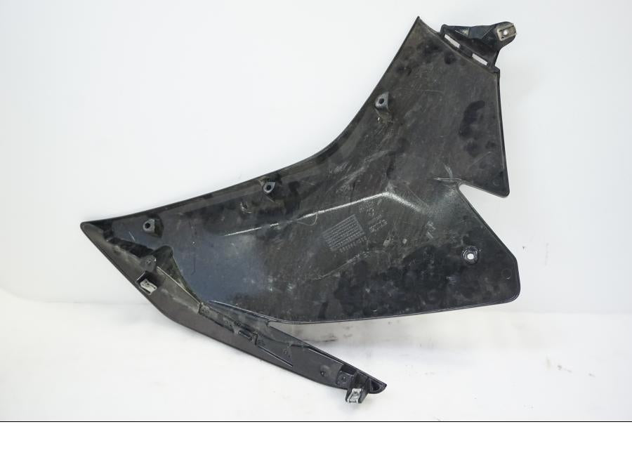 Baksidan på Sidkåpa från en Aprilia RSV 1000 -2010 motorcykel.