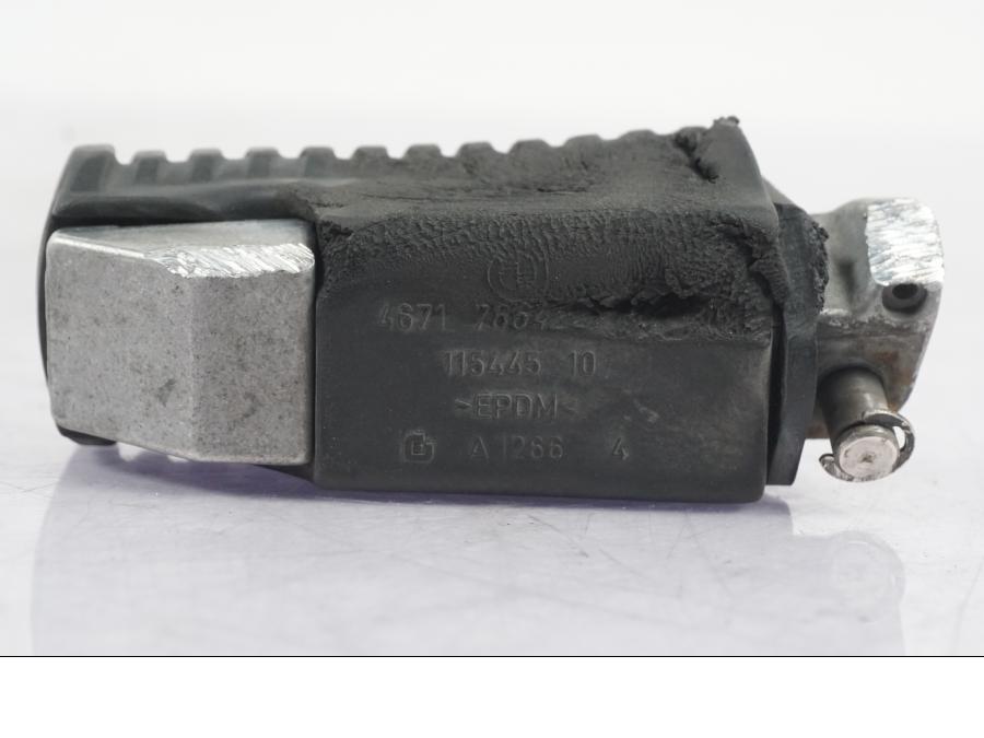 Höger sida på Fotpinne från en BMW R 1200 GS -2005 motorcykel.