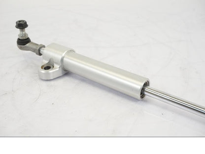 Snett uppifrån på Styrdämpare från en BMW S 1000 XR -2019 motorcykel.