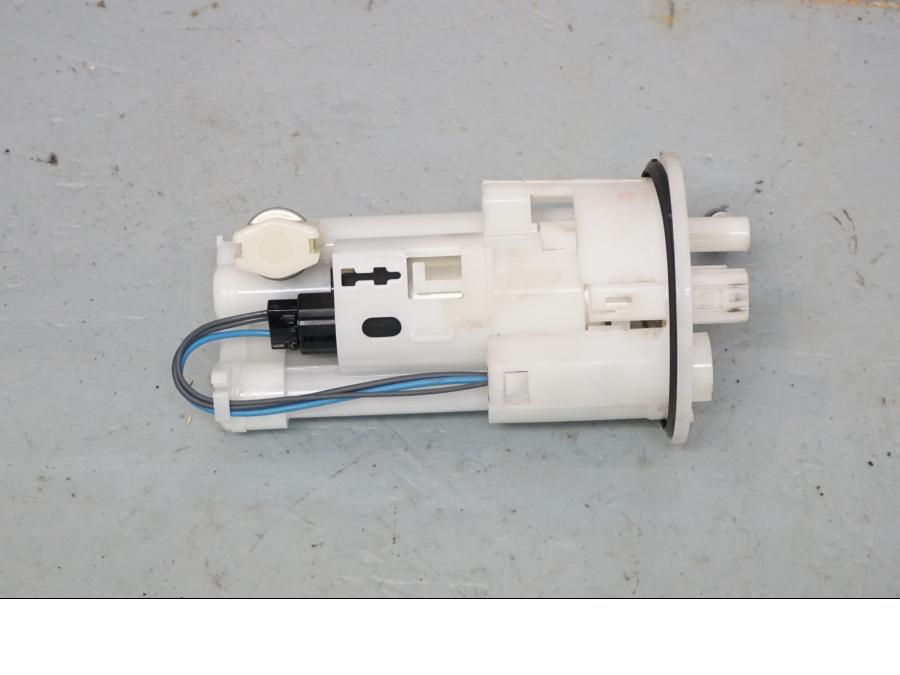 Framsidan på Bensinpump insprut från en Yamaha XJ 6 -2011 motorcykel.