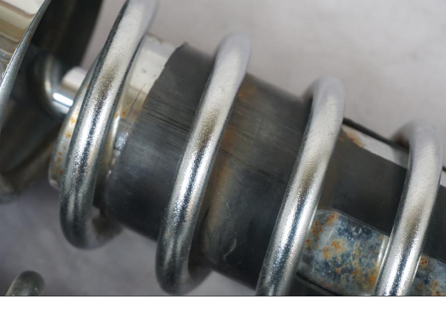 Extrabild2 på Stötdämpare från en H-D Sportster 883 XL -2007 motorcykel.