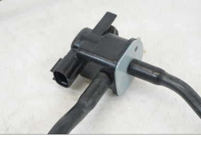 Baksidan på Bensintanksavluftare från en Triumph Speed Triple -2021 motorcykel.