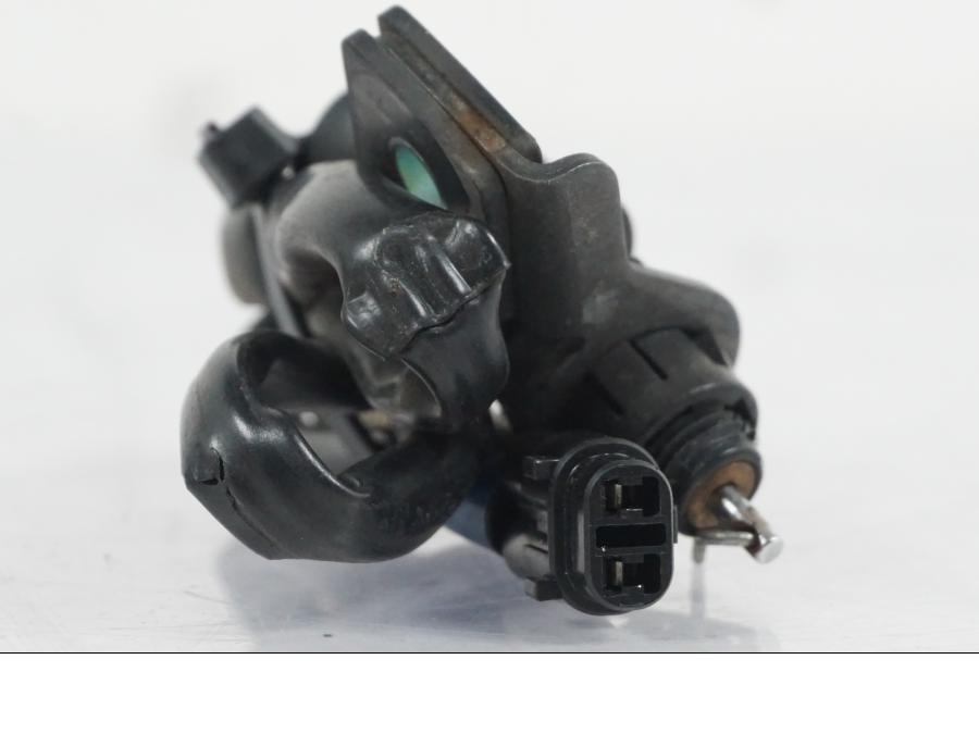Snett uppifrån på Bromsljuskontakt från en Yamaha YZF 1000 R1 -2007 motorcykel.