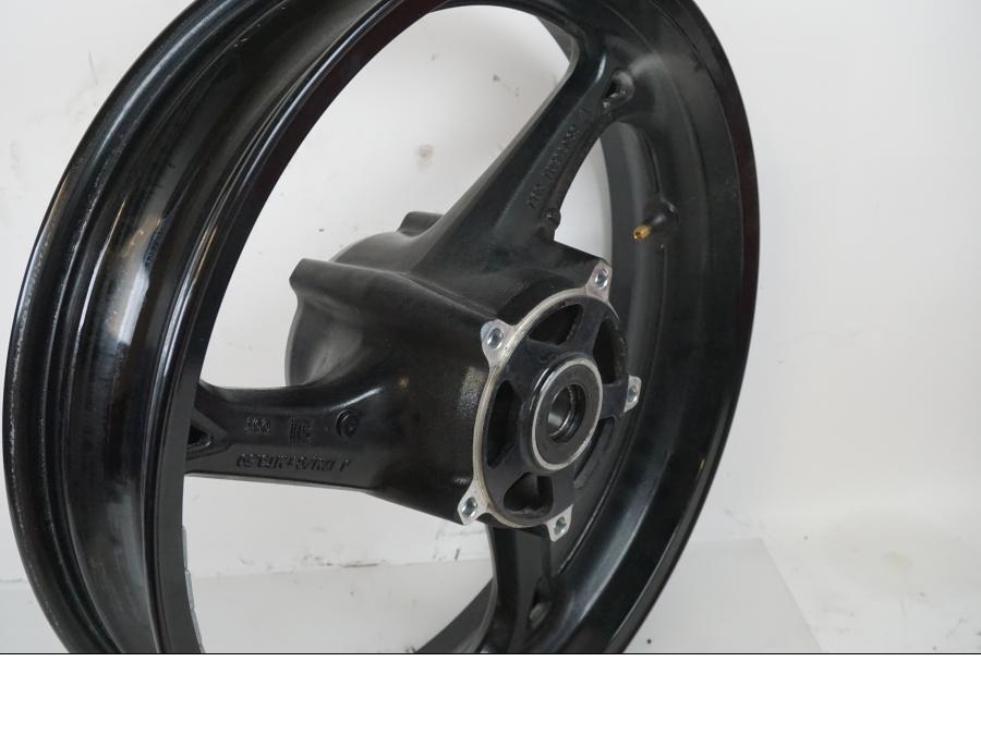 Höger sida på Fälg från en Suzuki GSX 1300 R -2017 motorcykel.