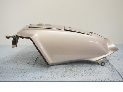 Baksidan på Bensintankskåpa från en Honda GL 1200 -1987 motorcykel.
