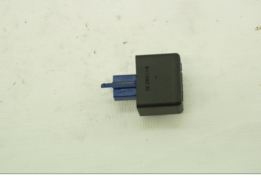 Framsidan på Blinkersrelä från en KTM RC 390 -2019 motorcykel.