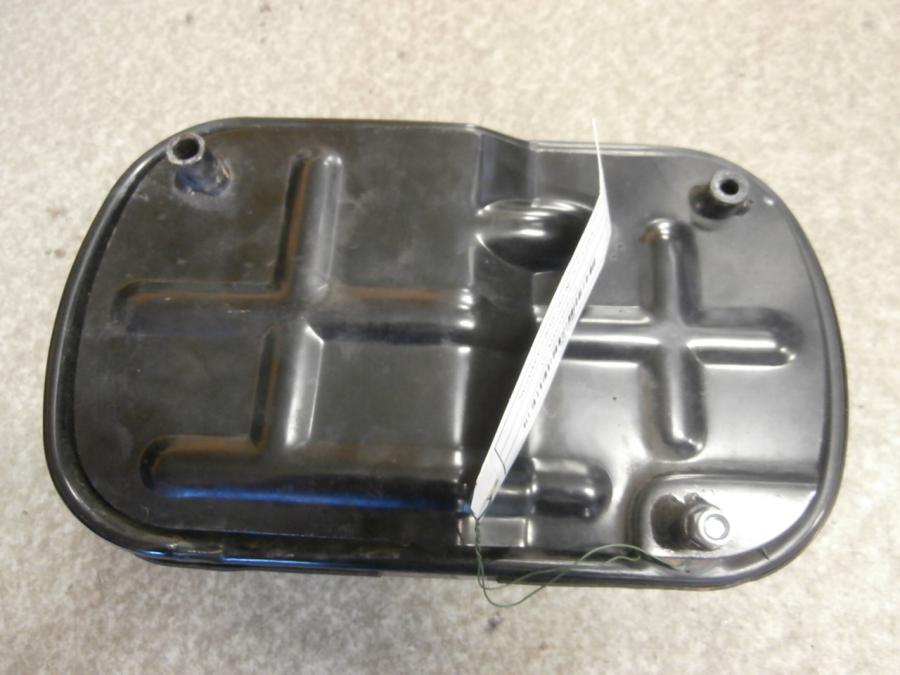 Höger sida på Verktygslåda från en Suzuki VZ 800 -1997 motorcykel.