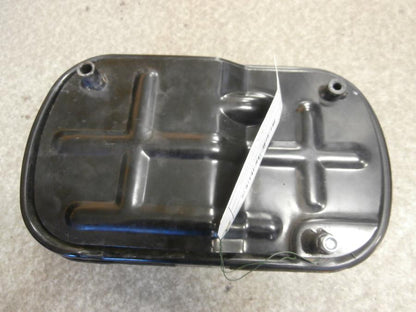 Höger sida på Verktygslåda från en Suzuki VZ 800 -1997 motorcykel.