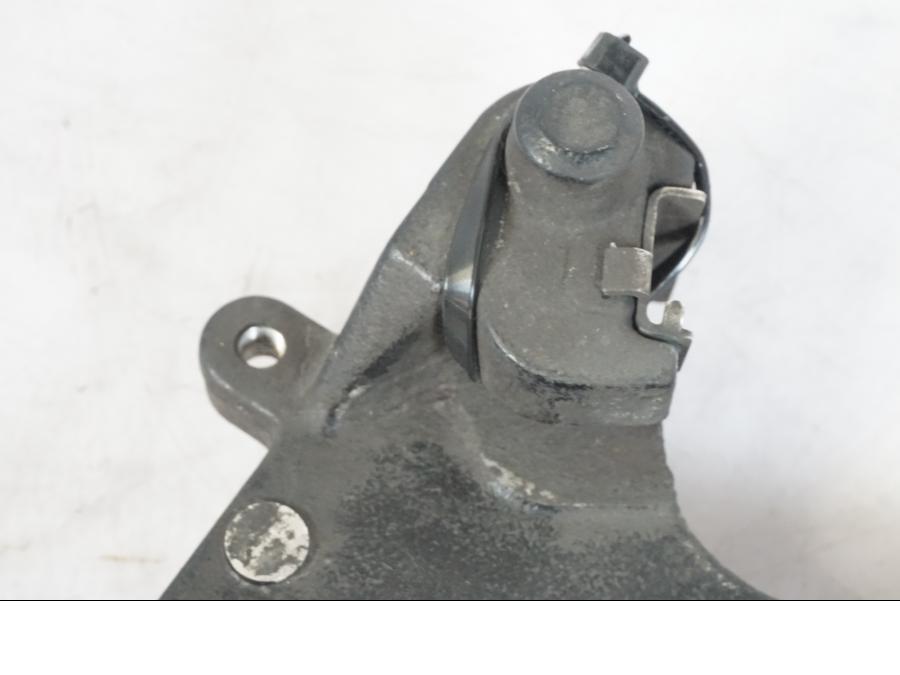 Snett uppifrån på Bromsoksfäste från en Honda CBR 1000 F -1999 motorcykel.