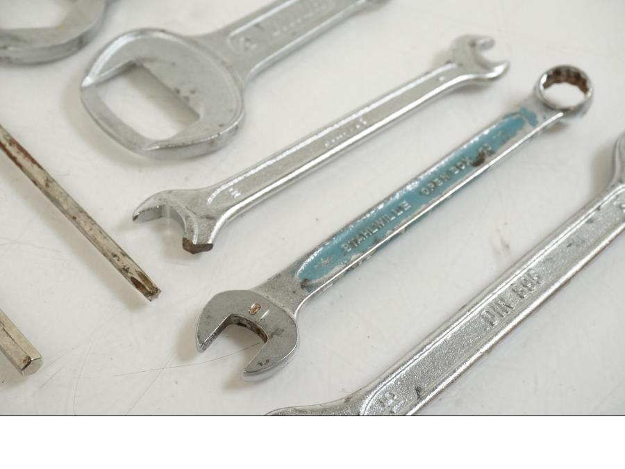 Vänster sida på Verktyg från en KTM 990 SM -2009 motorcykel.