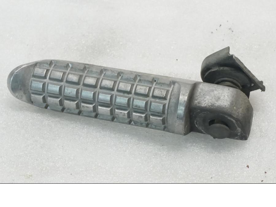 Framsidan på Fotpinne från en Kawasaki ZX-9R -1998 motorcykel.