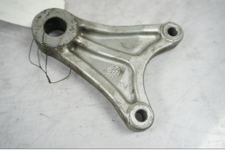 Höger sida på Bromsoksfäste från en Suzuki GS 500 -2004 motorcykel.