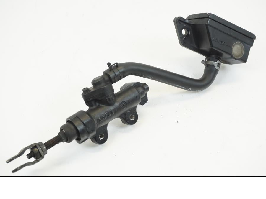 Framsidan på Bromshuvudcylinder från en Suzuki VL 1500 -1999 motorcykel.