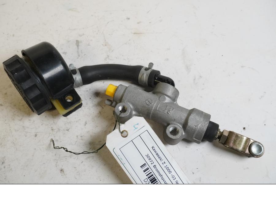 Framsidan på Bromshuvudcylinder från en Kawasaki Z 1000 -2003 motorcykel.